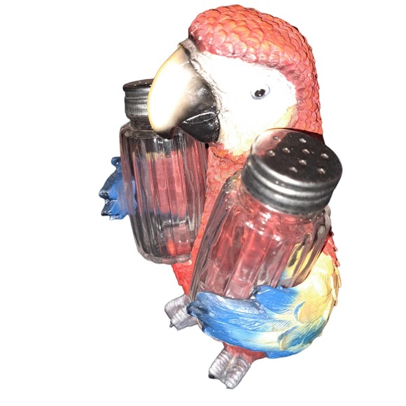 NIB- ADORABLE! Colorful Scarlet Macaw Parrot Salt and Pepper Shaker - Picture 2 of 7